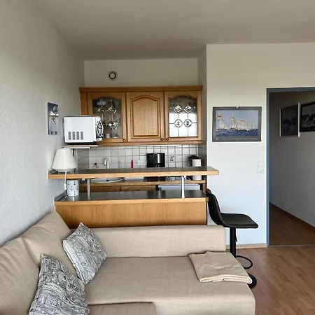 - Olympia Schilksee Mit Sonnenbalkon Und Parkplatz In Strandnaehe קיל