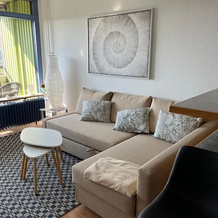 - Olympia Schilksee Mit Sonnenbalkon Und Parkplatz In Strandnaehe
